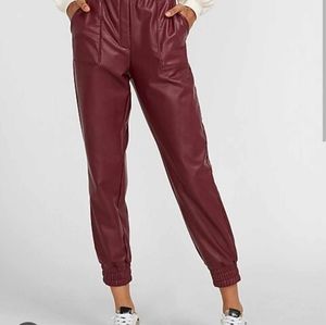 (087) NWOT EXPRESS HIGH WAISTED FAUX LEATHER JOGGERS, LARGE